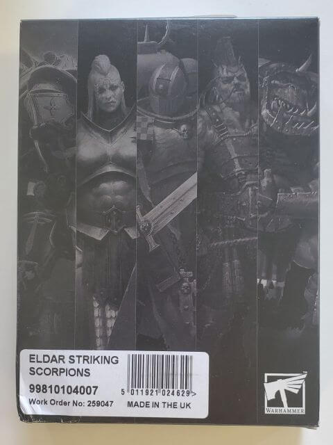 Packaging for Warhammer 40,000 Aeldari Striking Scorpions miniature kit featuring logos and product name.