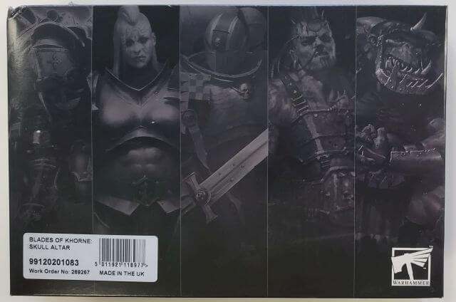 Packaging for Age of Sigmar Blades of Khorne Skull Altar miniature kit featuring logos and product name.