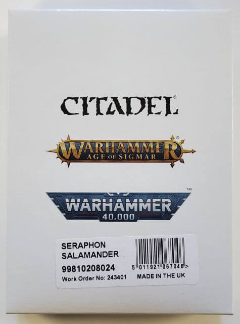 Packaging for Age of Sigmar Seraphon Salamanders miniature kit featuring logos and product name.