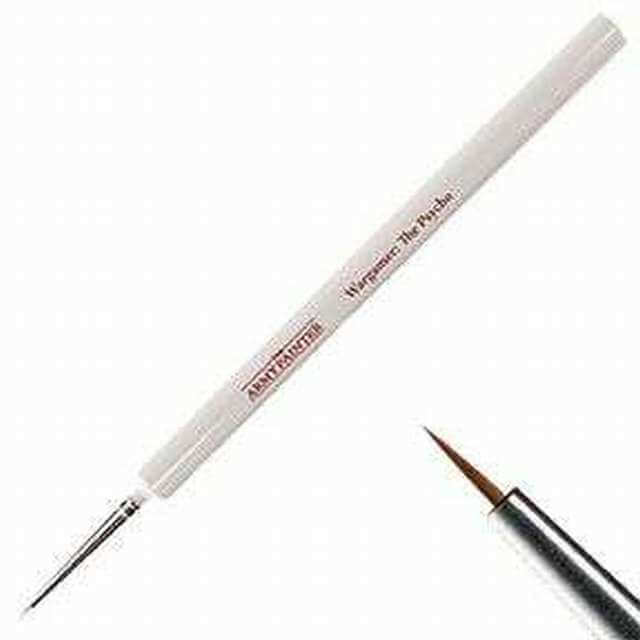 Picture of Army Painter The Psycho brush, with close up of the bristles. 