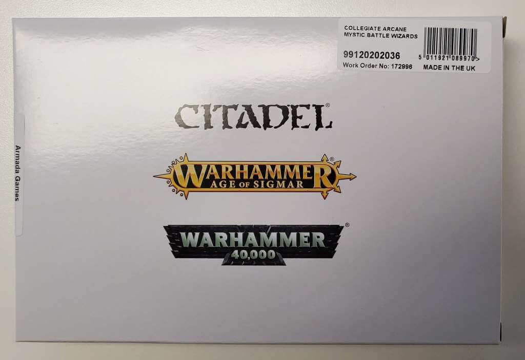Boxed set of Citadel Warhammer 40,000 Battle Wizards miniatures, featuring four models with flowing robes and staffs, and four 25 mm round bases.