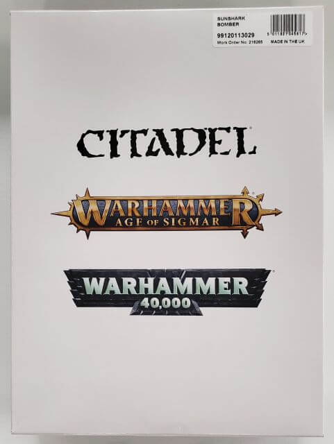 Packaging for Tau Empire AX39 Sun Shark Bomber / AX3 Razorshark Strike Fighter model kit, featuring the Citadel and Warhammer 40,000 logos.